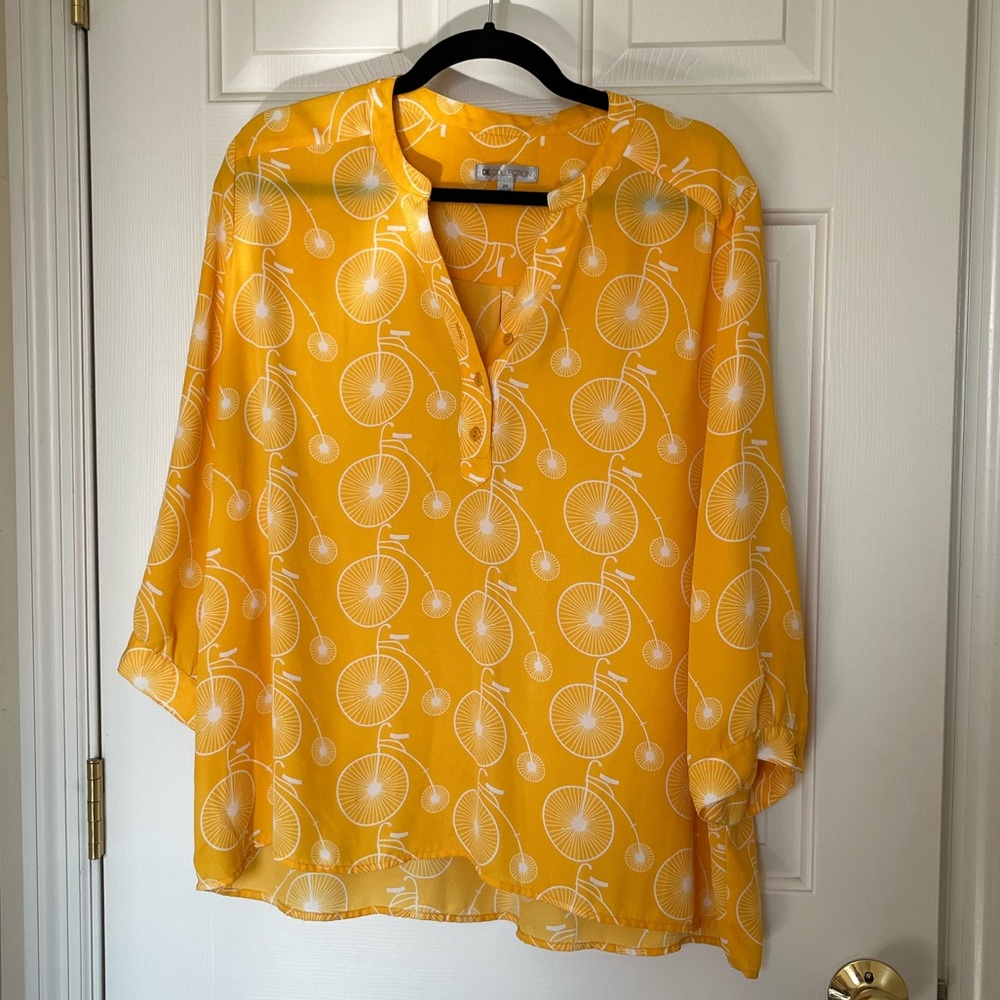 2x DE Collection Novelty Print Blouse